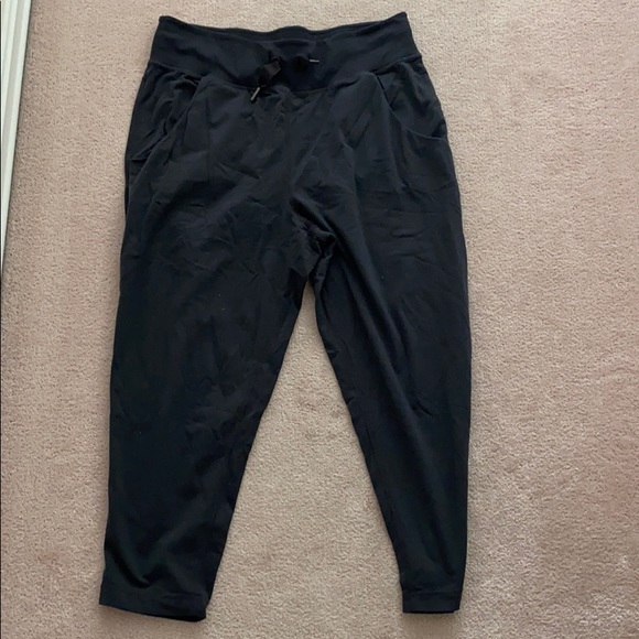 Lululemon Crop - Picture 2 of 6